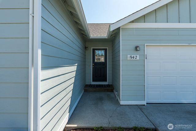 942 NE Cordero Place, Oak Harbor, WA 98277