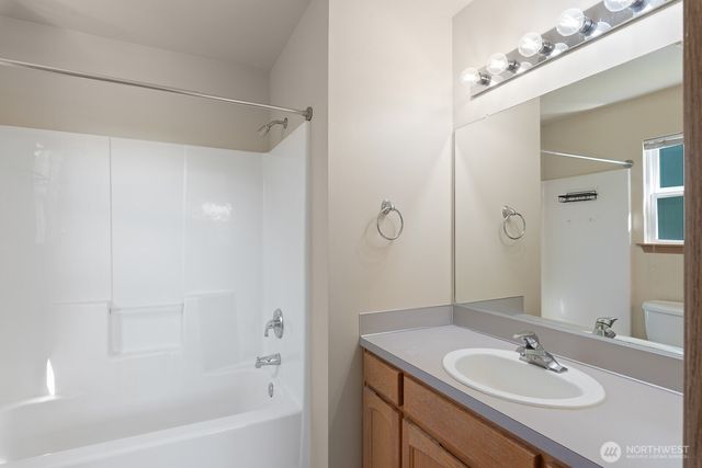 942 NE Cordero Place, Oak Harbor, WA 98277