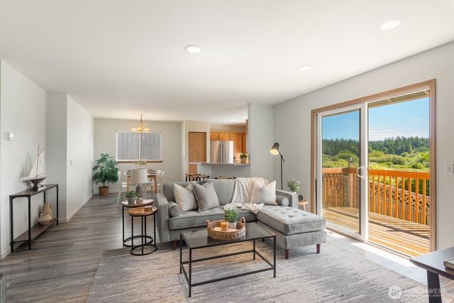 942 NE Cordero Place, Oak Harbor, WA 98277