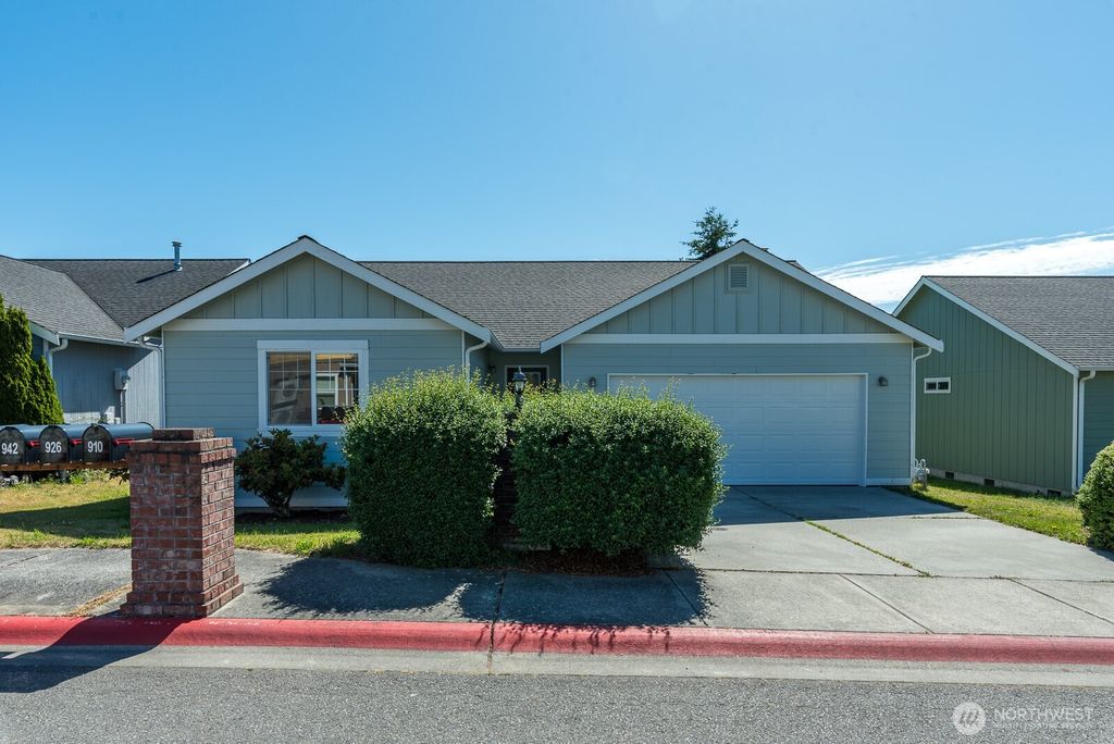 942 NE Cordero Place, Oak Harbor, WA 98277