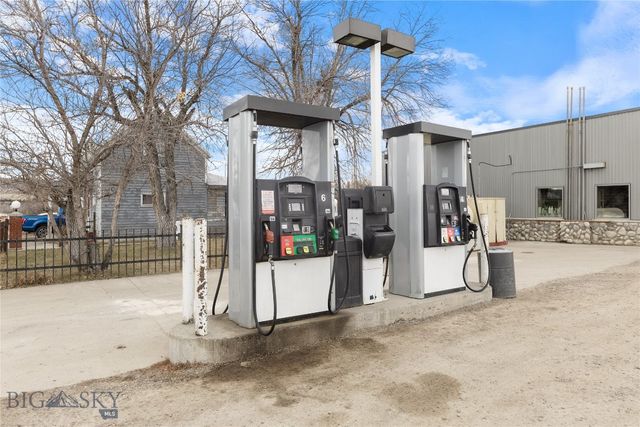 301 1st Avenue N, Clyde Park, MT 59018