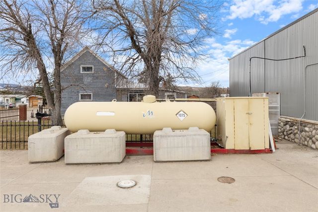 301 1st Avenue N, Clyde Park, MT 59018