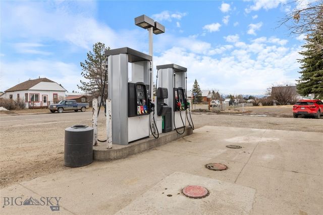 301 1st Avenue N, Clyde Park, MT 59018
