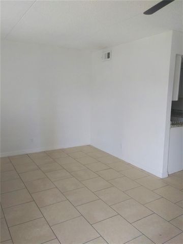 302 S SPRING GARDEN AVENUE B09, Deland, FL 32720