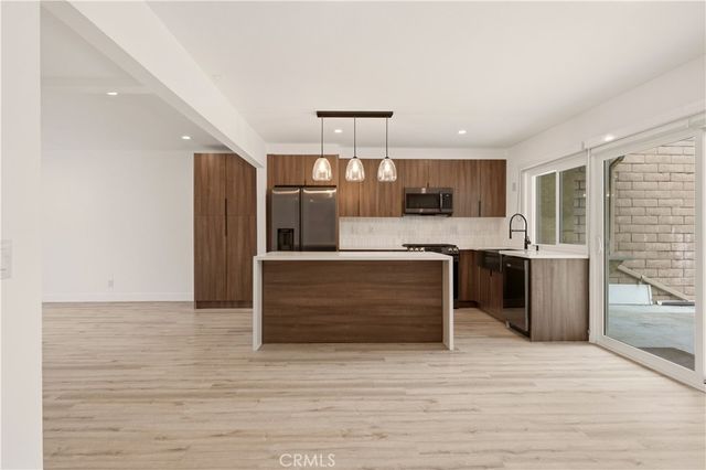 725 Palomares, San Dimas, CA 91773