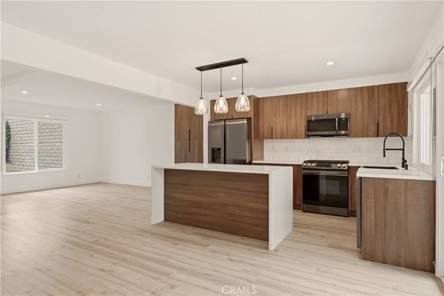 725 Palomares, San Dimas, CA 91773