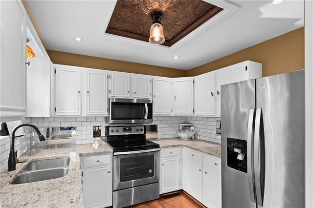 1916 Chateau Ridge, Winston-salem, NC 27103