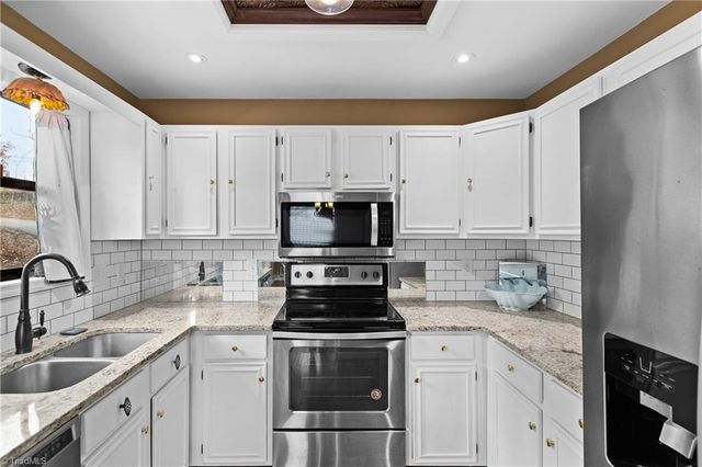 1916 Chateau Ridge, Winston-salem, NC 27103