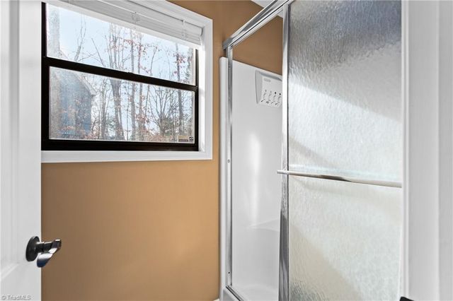 1916 Chateau Ridge, Winston-salem, NC 27103