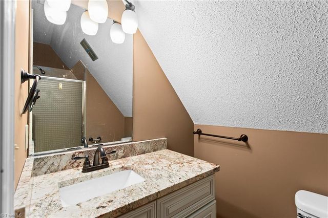 1916 Chateau Ridge, Winston-salem, NC 27103