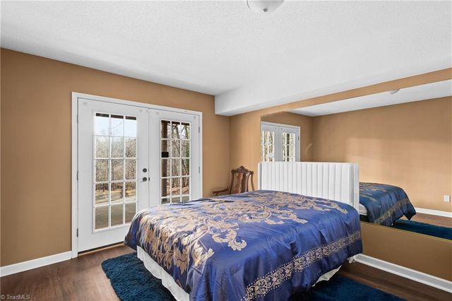 1916 Chateau Ridge, Winston-salem, NC 27103