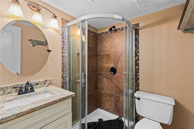 1916 Chateau Ridge, Winston-salem, NC 27103