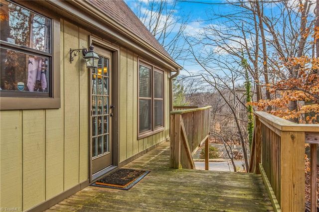 1916 Chateau Ridge, Winston-salem, NC 27103