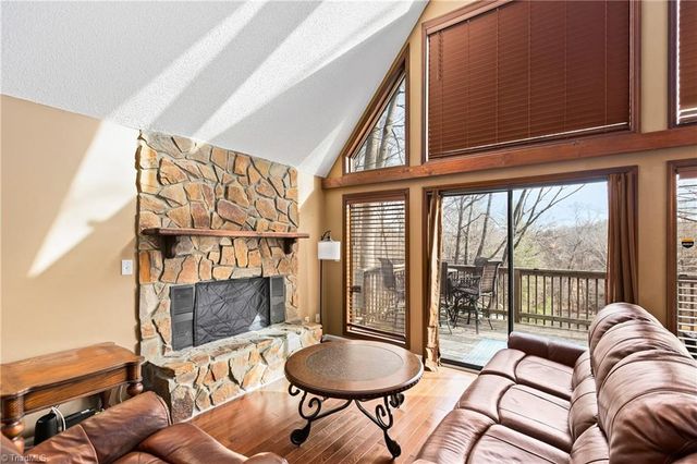 1916 Chateau Ridge, Winston-salem, NC 27103