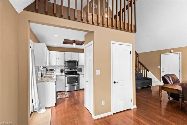 1916 Chateau Ridge, Winston-salem, NC 27103