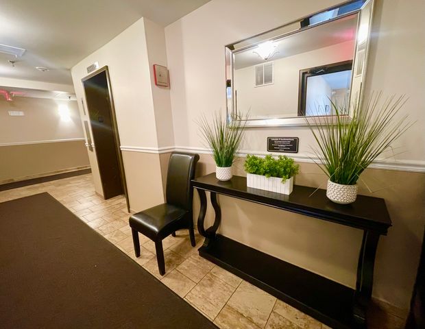 725 W Huntington Commons Road 416, Mount Prospect, IL 60056