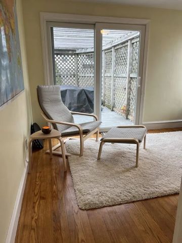 55 Douglas Avenue, Portsmouth, RI 02871