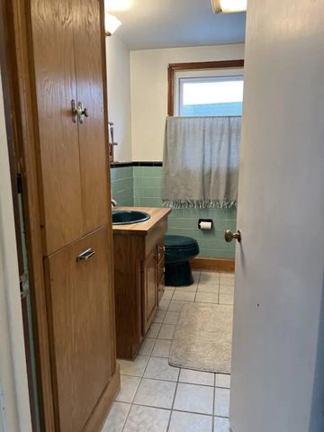 55 Douglas Avenue, Portsmouth, RI 02871