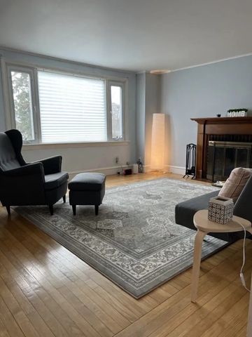 55 Douglas Avenue, Portsmouth, RI 02871