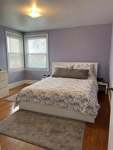 55 Douglas Avenue, Portsmouth, RI 02871