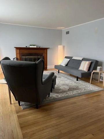 55 Douglas Avenue, Portsmouth, RI 02871