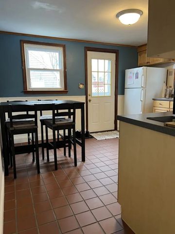 55 Douglas Avenue, Portsmouth, RI 02871