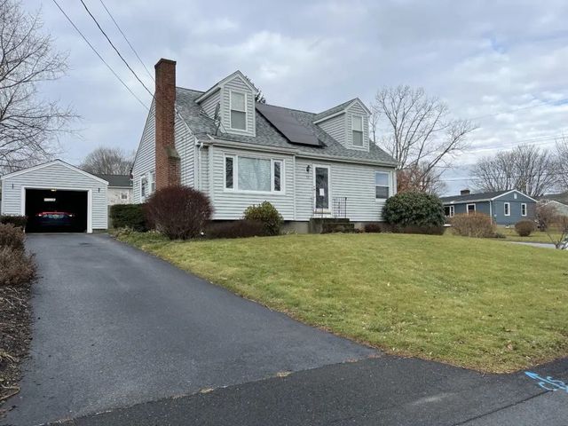 55 Douglas Avenue, Portsmouth, RI 02871