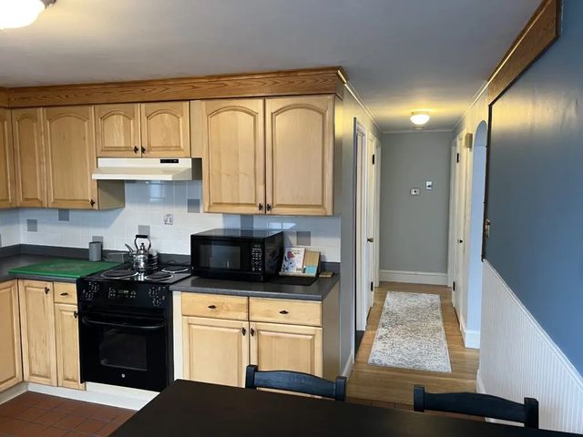 55 Douglas Avenue, Portsmouth, RI 02871