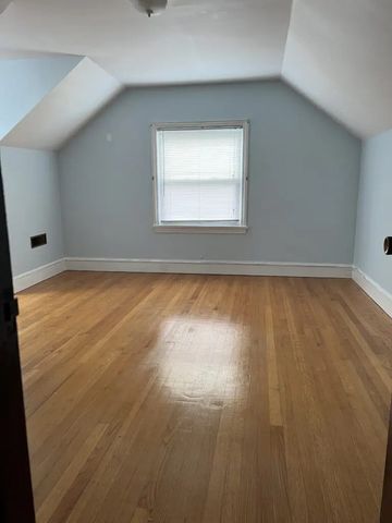 55 Douglas Avenue, Portsmouth, RI 02871