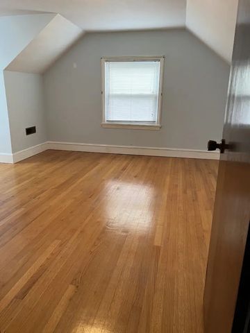 55 Douglas Avenue, Portsmouth, RI 02871