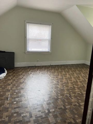 55 Douglas Avenue, Portsmouth, RI 02871