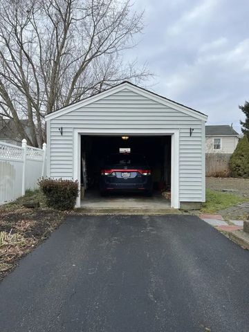 55 Douglas Avenue, Portsmouth, RI 02871