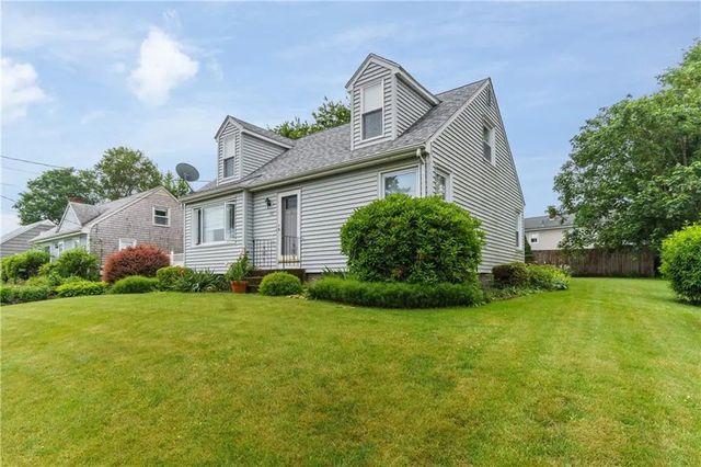 55 Douglas Avenue, Portsmouth, RI 02871