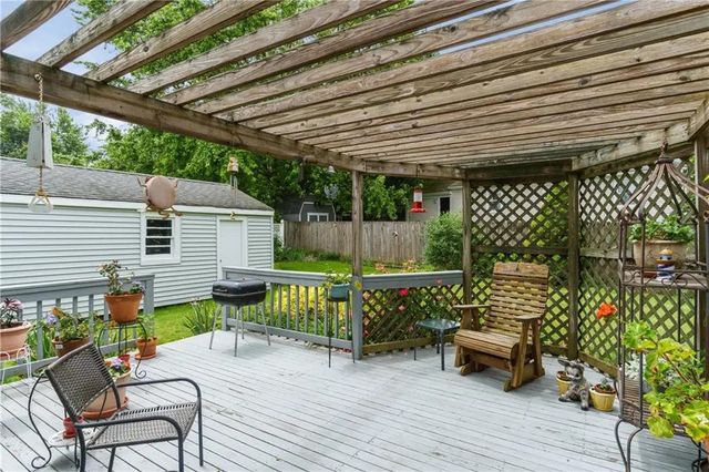 55 Douglas Avenue, Portsmouth, RI 02871