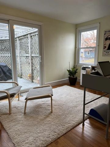 55 Douglas Avenue, Portsmouth, RI 02871