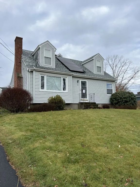 55 Douglas Avenue, Portsmouth, RI 02871