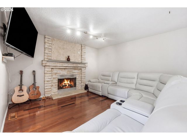 5454 Se CLEARBROOK St, Hillsboro, OR 97123