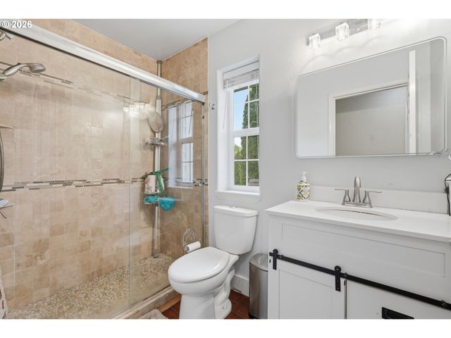 5454 Se CLEARBROOK St, Hillsboro, OR 97123