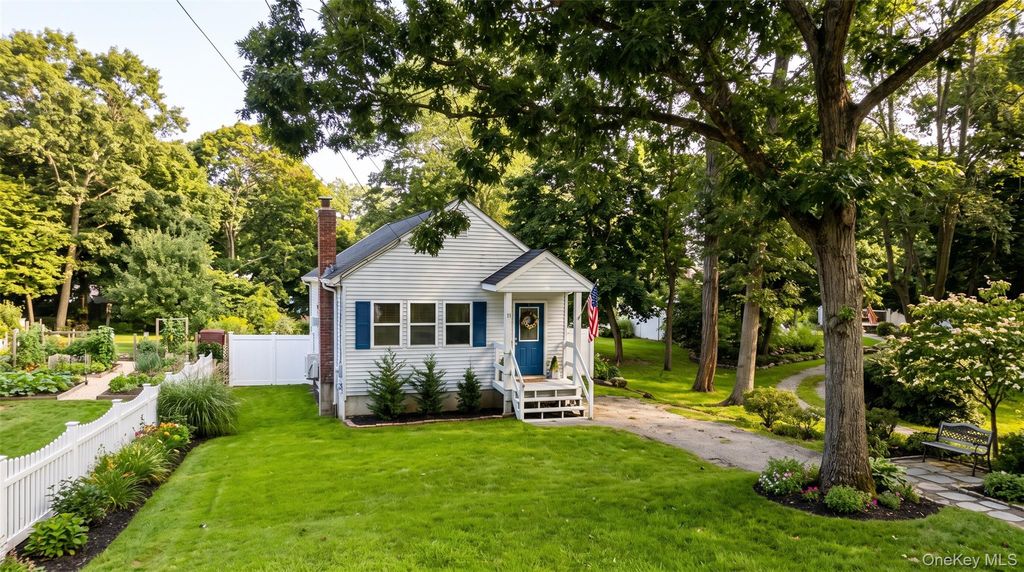 11 Huntington Road, Sound Beach, NY 11789 — exterior