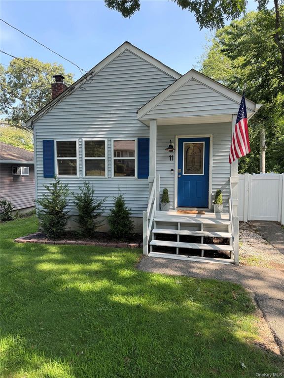 11 Huntington Road, Sound Beach, NY 11789 — photo 3