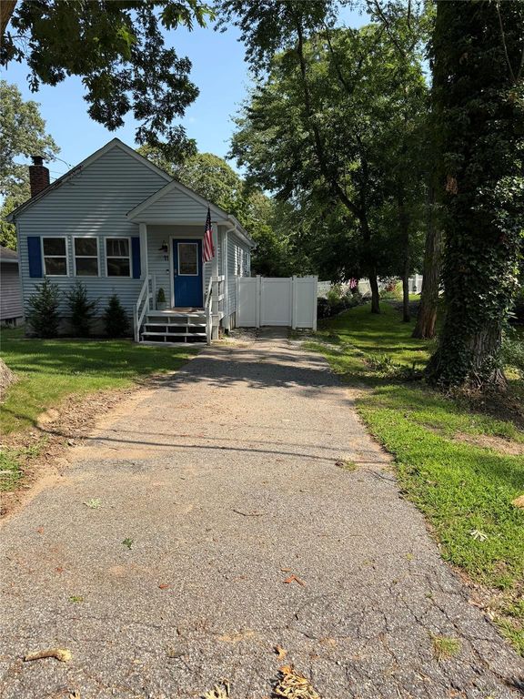 11 Huntington Road, Sound Beach, NY 11789 — photo 4
