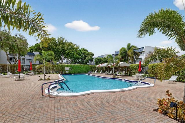 7787 Golf Circle Drive 310-k, Margate, FL 33063