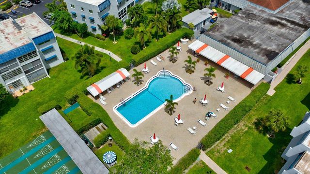 7787 Golf Circle Drive 310-k, Margate, FL 33063