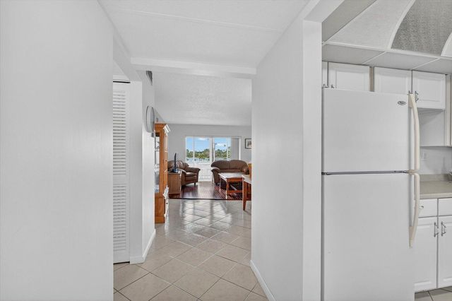 7787 Golf Circle Drive 310-k, Margate, FL 33063
