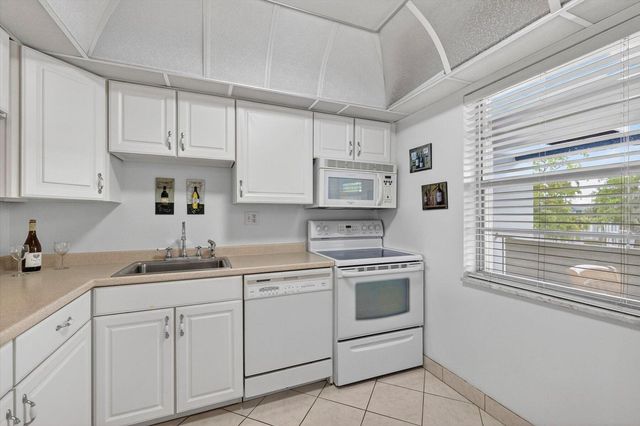 7787 Golf Circle Drive 310-k, Margate, FL 33063