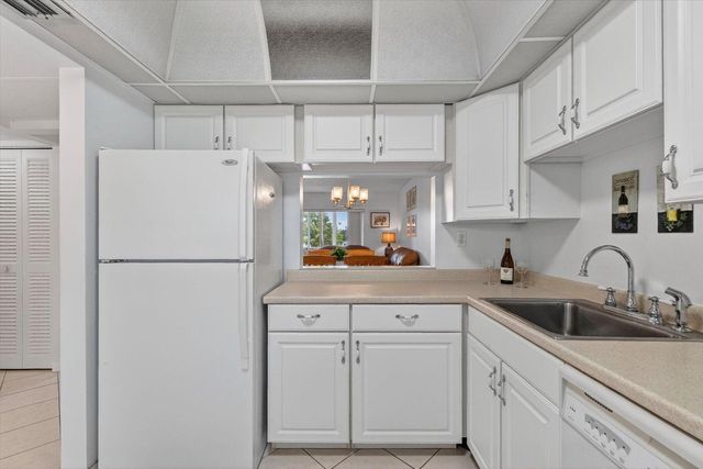 7787 Golf Circle Drive 310-k, Margate, FL 33063