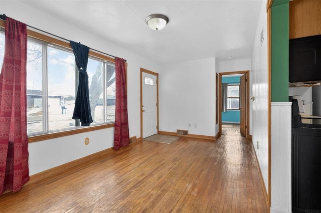 403 1St Street, Washburn, IA 50702