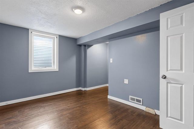 403 1St Street, Washburn, IA 50702