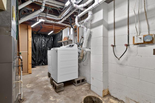 403 1St Street, Washburn, IA 50702