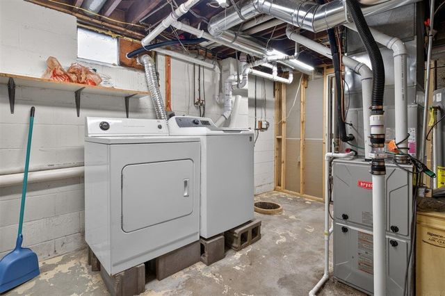 403 1St Street, Washburn, IA 50702